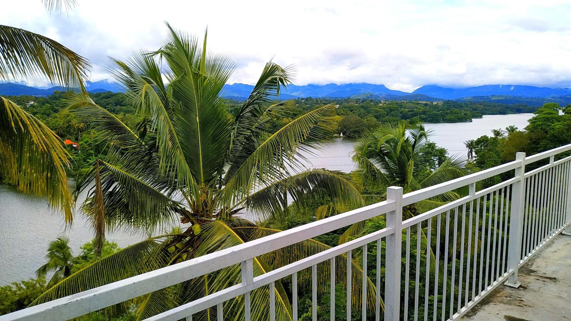 Mahaweli View Inn Kandy Buitenkant foto