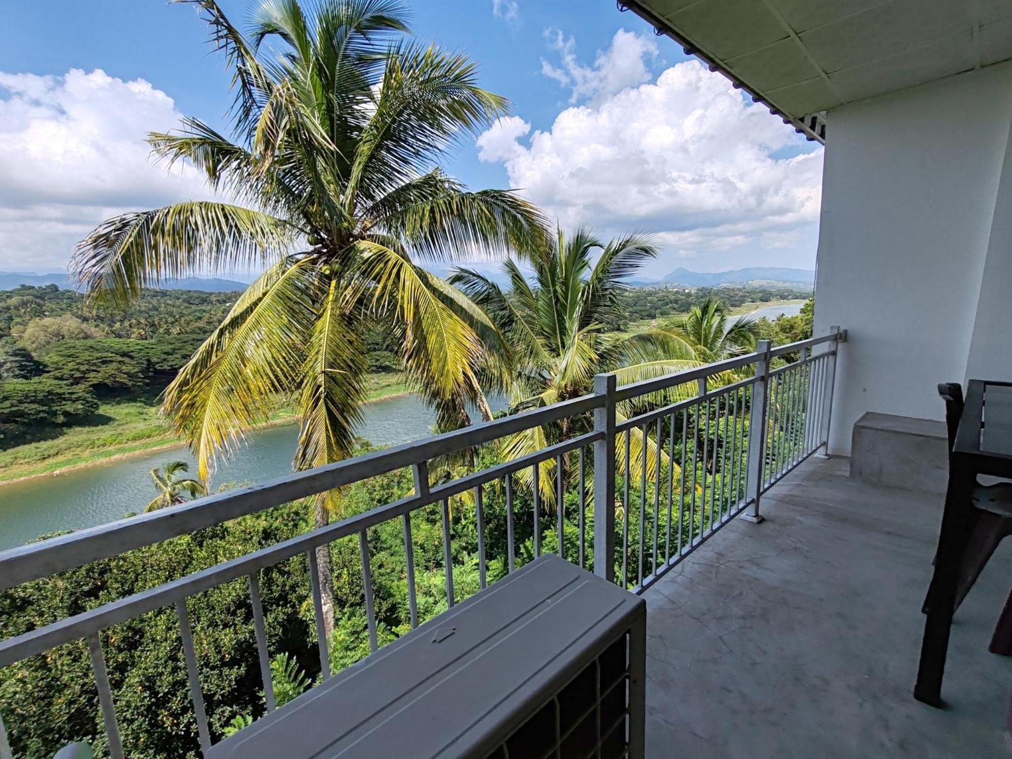 Mahaweli View Inn Kandy Buitenkant foto
