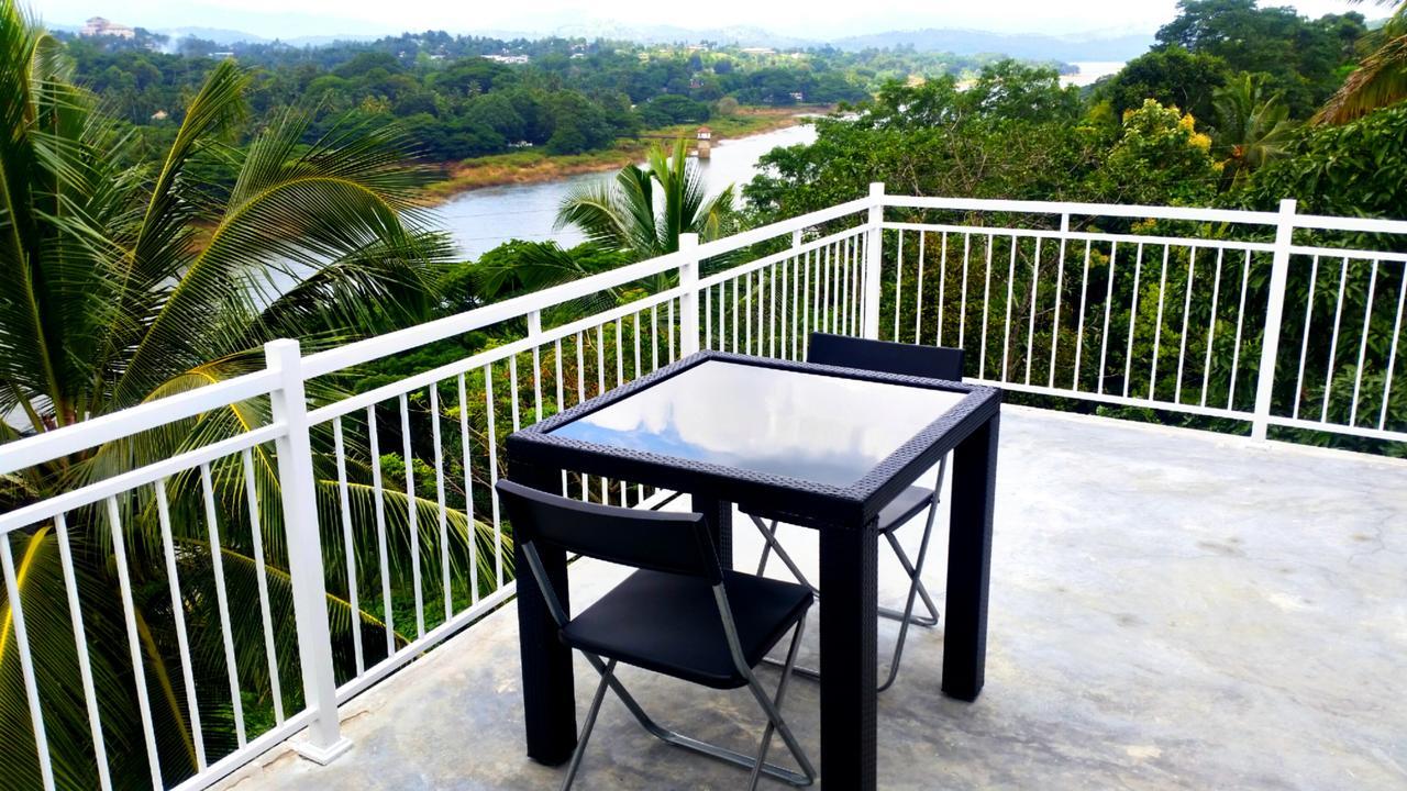 Mahaweli View Inn Kandy Buitenkant foto