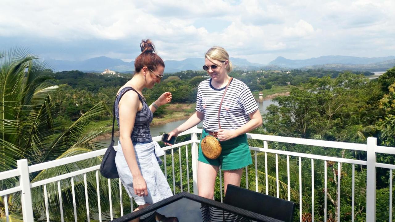 Mahaweli View Inn Kandy Buitenkant foto