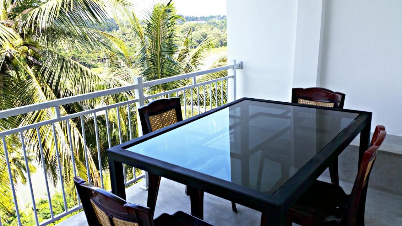 Mahaweli View Inn Kandy Buitenkant foto