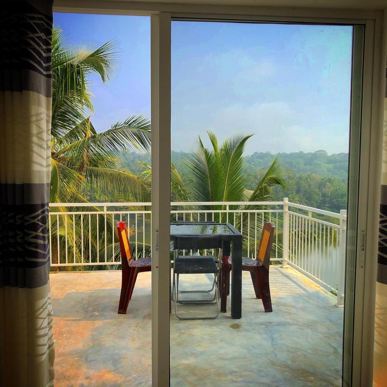 Mahaweli View Inn Kandy Buitenkant foto