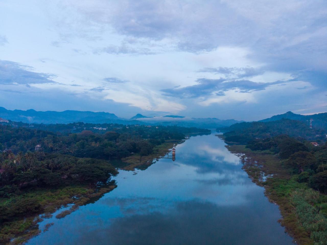 Mahaweli View Inn Kandy Buitenkant foto