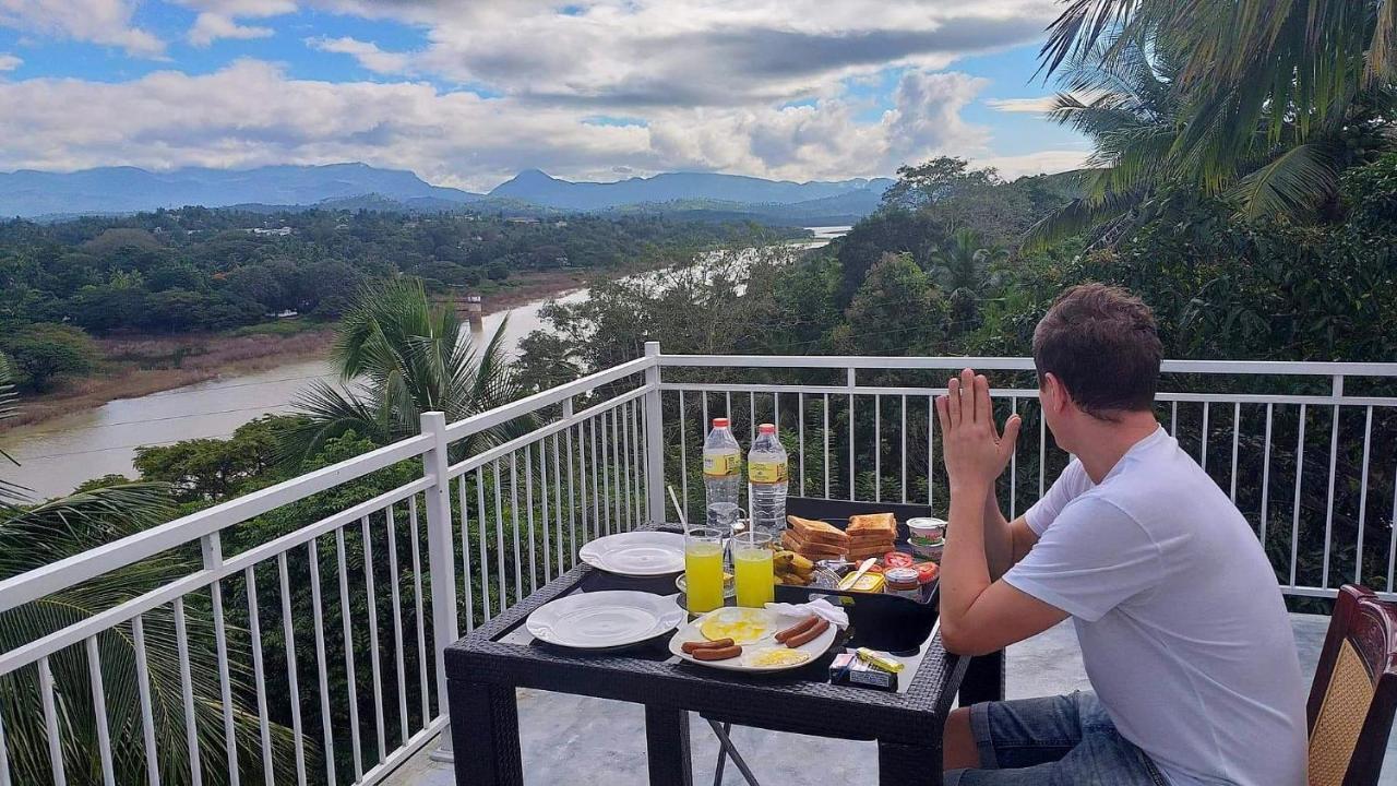 Mahaweli View Inn Kandy Buitenkant foto